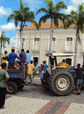 Agricultores protestam em frente a prefeitura de Quixeramobim