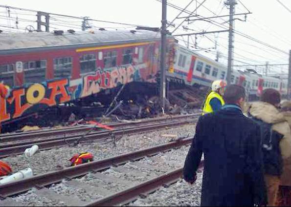 Imagem tirada por um passageiro mostra o local do acidente na Bélgica