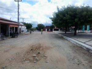 DISTRITO de CALIFÓRNIA > Moradores do distrito de Califórnia reclamam da falta d'água.