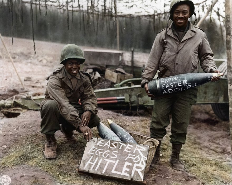 Soldados “desejando” Feliz Páscoa para Hitler, em 1944