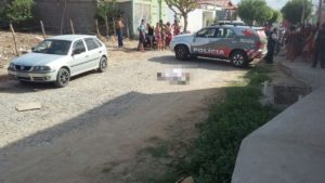 Uma equipe do Ronda do Quarteirão isolou a área até a chega da Perícia Forense. Foto: Sistema Maior de Comunicação.