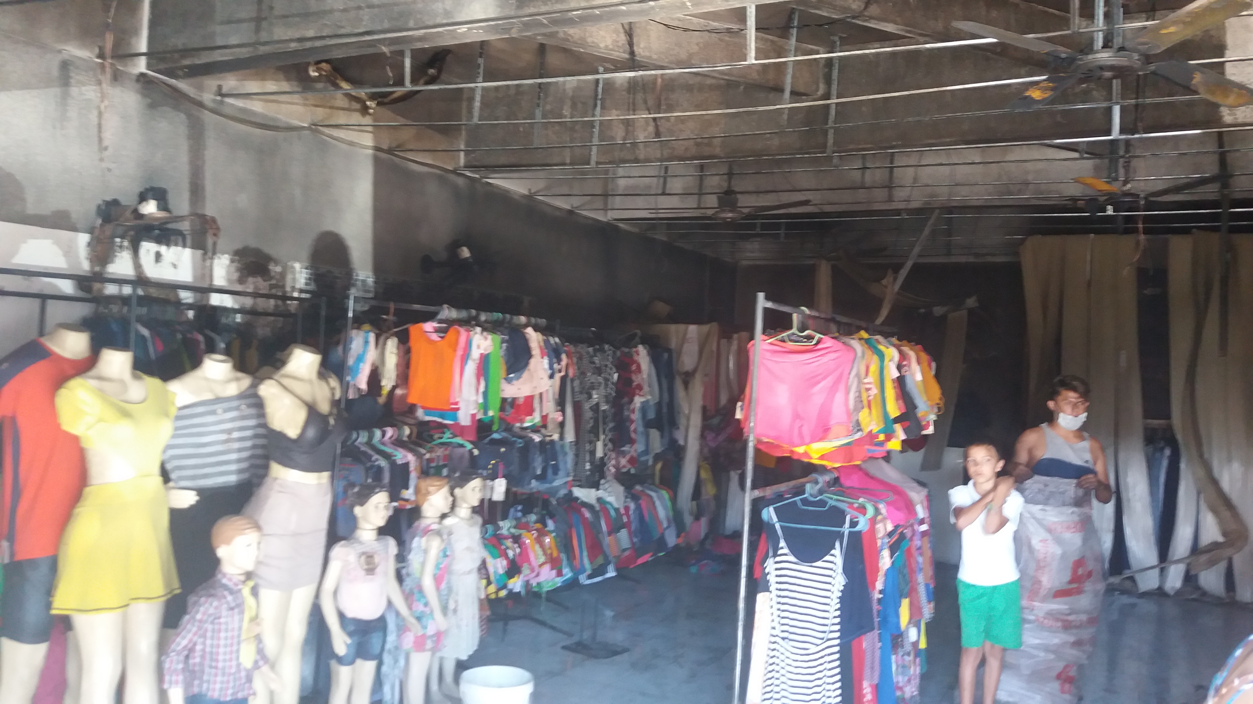 loja de roupas grandes